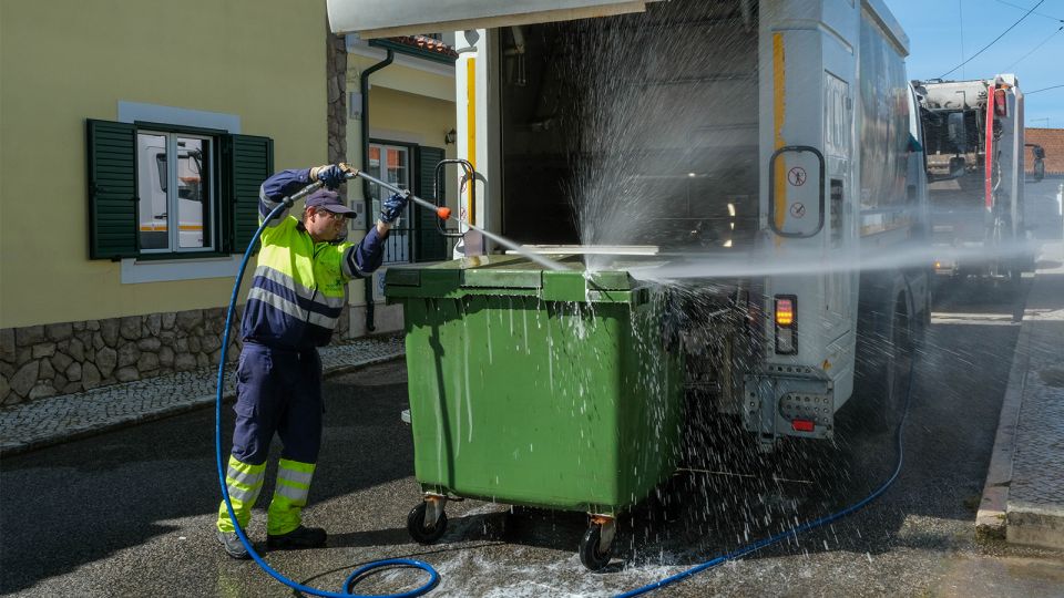 Limpeza de Contentores do Lixo no Município do Cartaxo