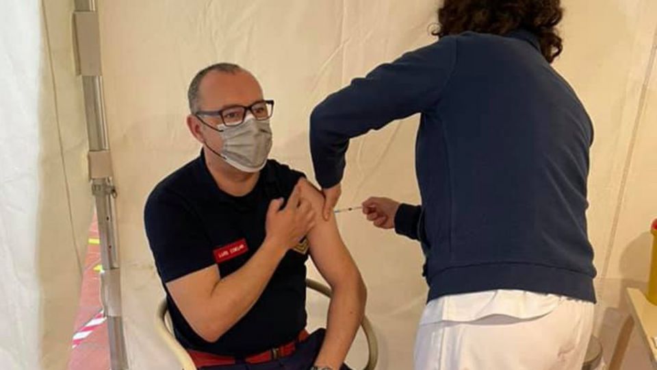 Trinta e sete efetivos dos Bombeiros Municipais do Cartaxo já receberam a primeira dose da vacina contra a Covid-19
