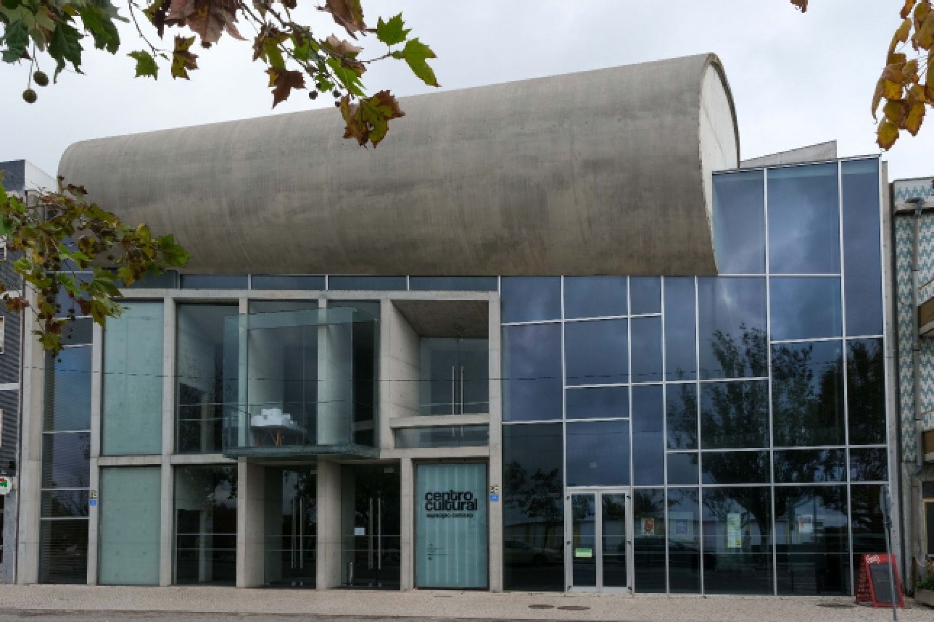 Aquisição de Equipamento de Projeção Digital de Cinema (DCP) e de Vídeo, Imagem e Tecnologia para Cineteatros e Centros de Arte Contemporânea Públicos